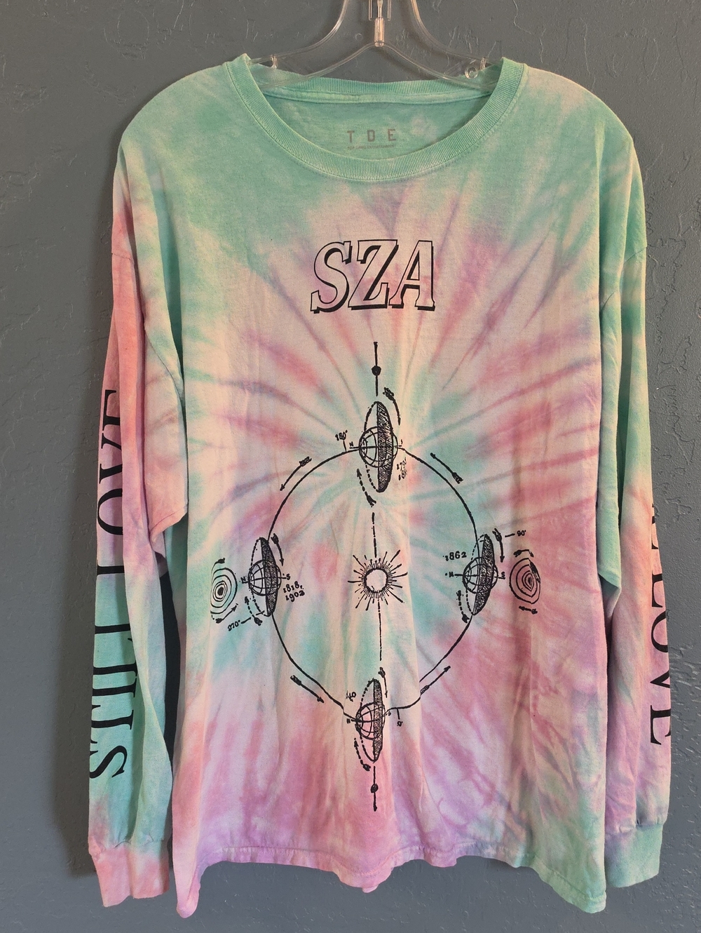 tde. SZA Tour Official Pastel Tie-Dye Long Sleeve Tee in Green & Pink